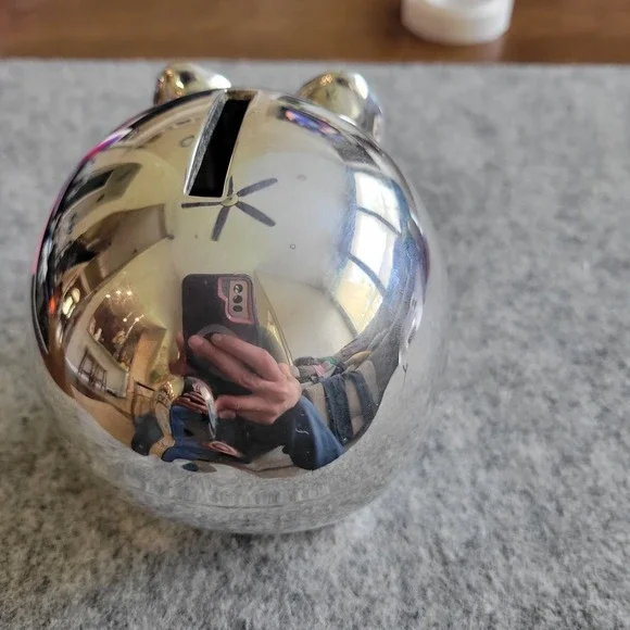 pre-loved small metal piggy bank with stopper excellent condition - Picture 6 of 16